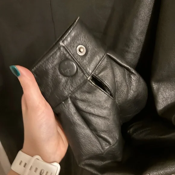 Leather jacket - Picture 3 of 4